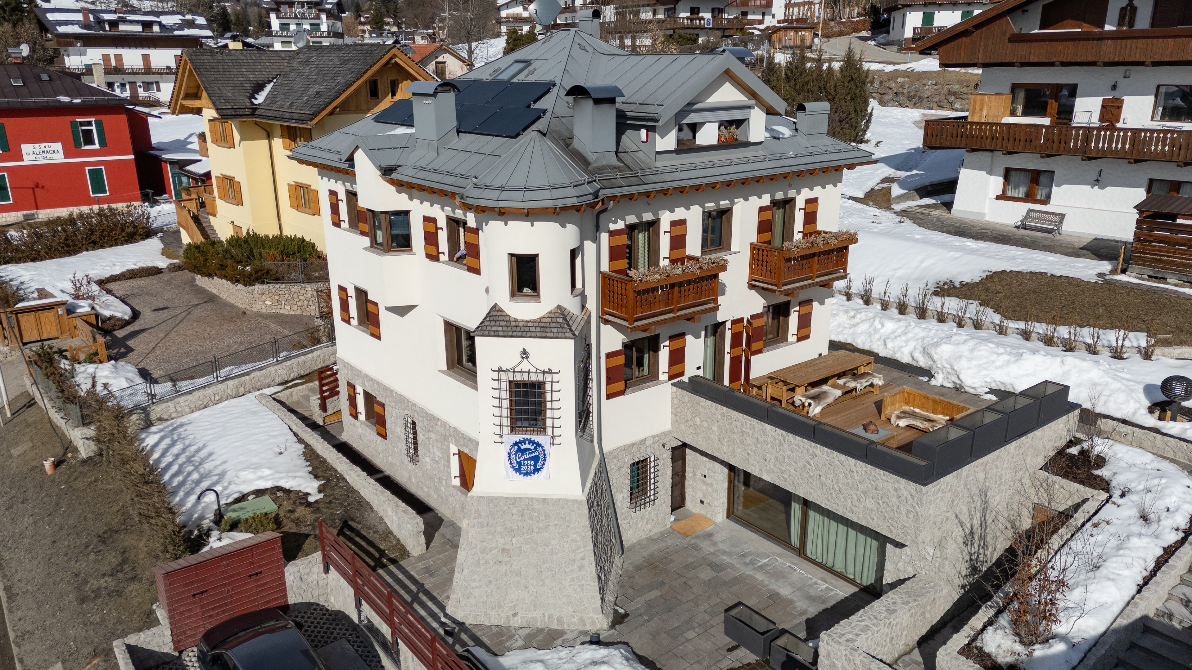 Villa Il Castelletto, facciata vista dall'alto — Cortina d'Ampezzo