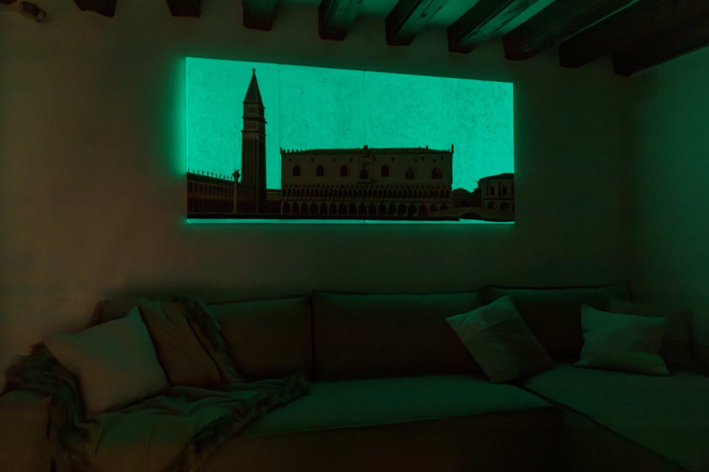 Stampa di San Marco retroilluminata in teal, atmosfera notturna